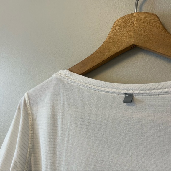 Lululemon Athletica White Stripped Tee Shirt with Reflectors - Picture 7 of 9